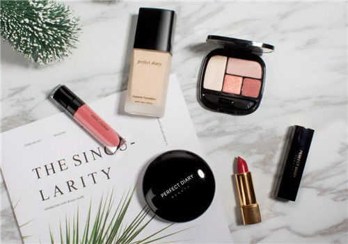 完美日记 揭秘品牌定位与热门单品搭配指南